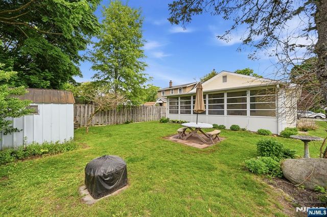 15 Orchard Street, Bloomingdale, NJ 07403