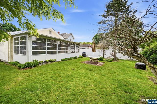 15 Orchard Street, Bloomingdale, NJ 07403