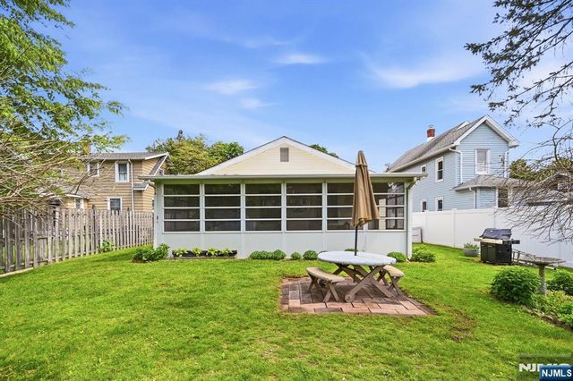 15 Orchard Street, Bloomingdale, NJ 07403