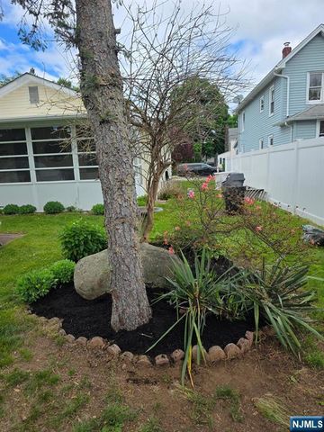 15 Orchard Street, Bloomingdale, NJ 07403