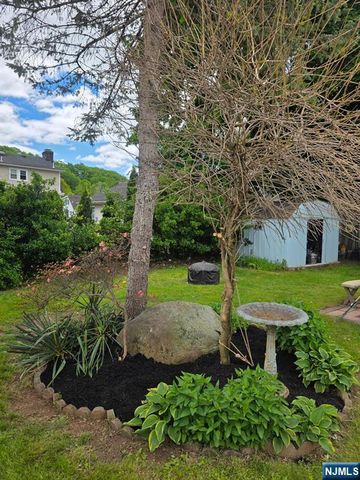 15 Orchard Street, Bloomingdale, NJ 07403