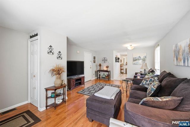 15 Orchard Street, Bloomingdale, NJ 07403