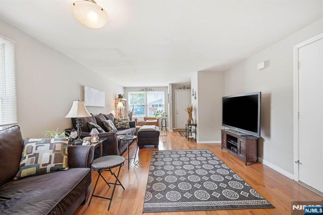 15 Orchard Street, Bloomingdale, NJ 07403