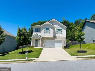 57 Pacific Avenue, Sharpsburg, GA 30277