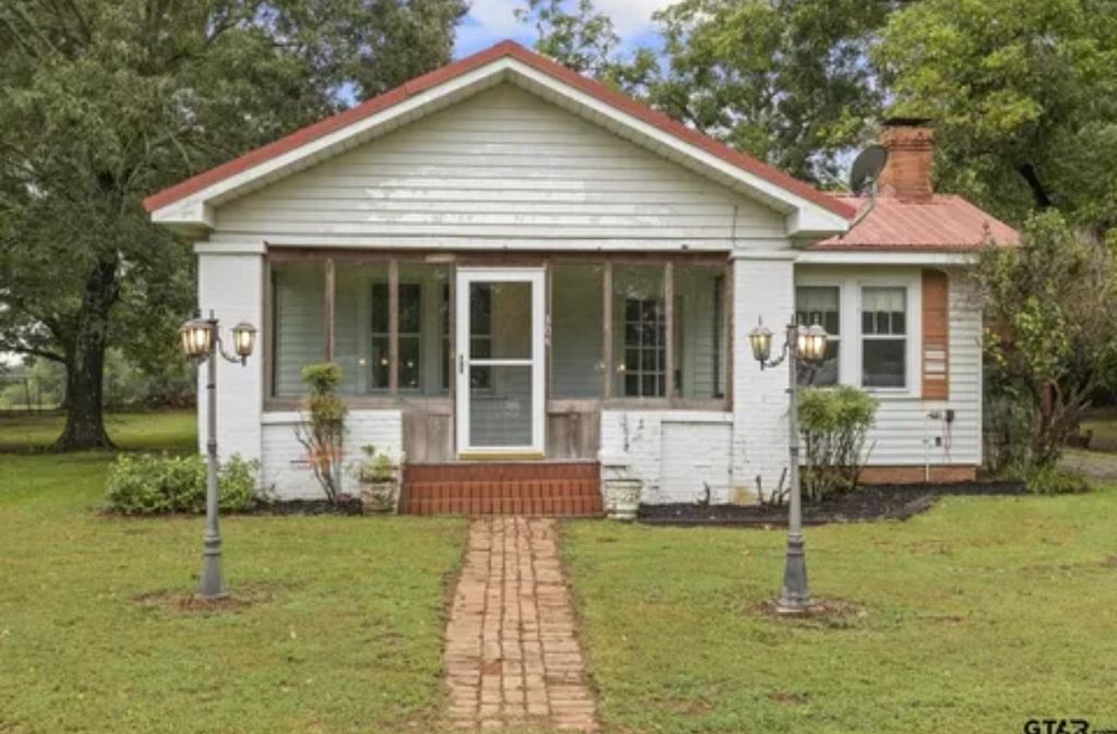 304 DAINGERFIELD ST, Naples, TX 75568