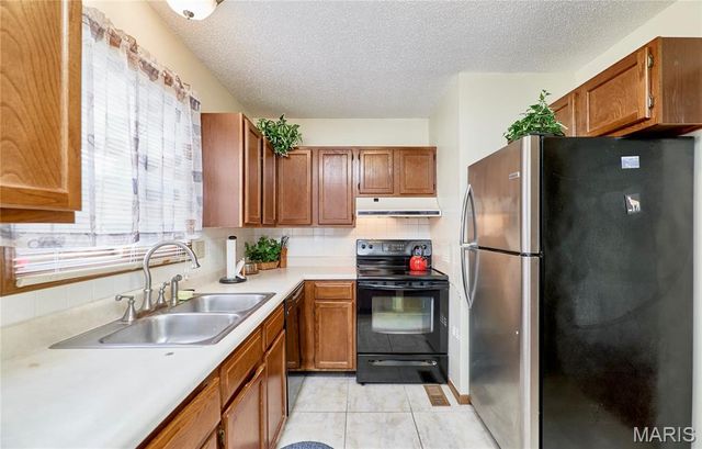 6595 E Dolphin Circle, Florissant, MO 63033