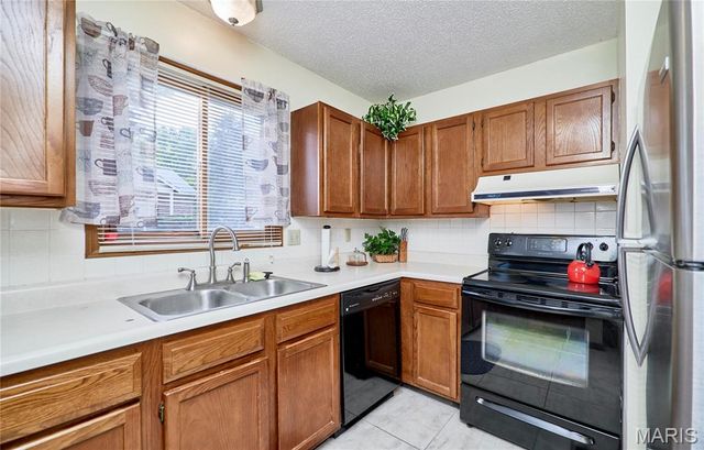 6595 E Dolphin Circle, Florissant, MO 63033