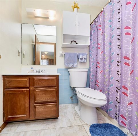 6595 E Dolphin Circle, Florissant, MO 63033