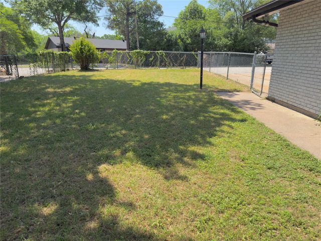 1617 E Union Bower Road, Irving, TX 75061