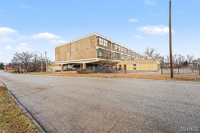 5511 Wabada Avenue, St Louis, MO 63112