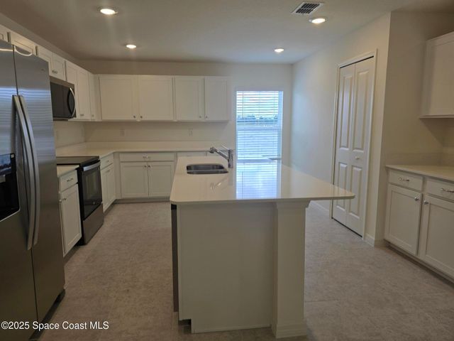 581 SW Richmond Circle, Palm Bay, FL 32908