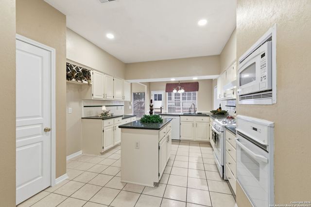 8810 London Heights, San Antonio, TX 78254