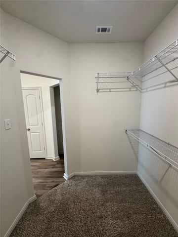 7512 Noble Oaks Drive, Fort Worth, TX 76120