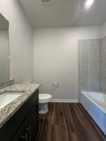7512 Noble Oaks Drive, Fort Worth, TX 76120