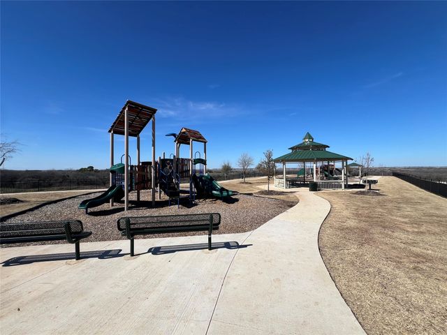 7512 Noble Oaks Drive, Fort Worth, TX 76120