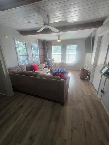 21401 Lindeman LN, Leander, TX 78641