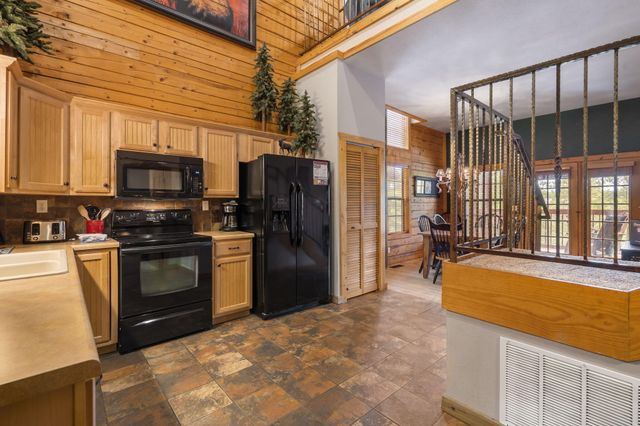 272 Oakridge Road, Branson, MO 65616