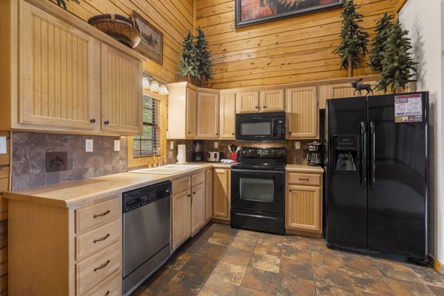 272 Oakridge Road, Branson, MO 65616