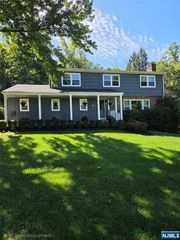 66 Darlington Drive, Wayne, NJ 07470
