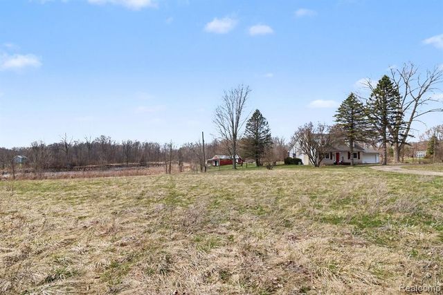 4837 Mack Road, Howell, MI 48855