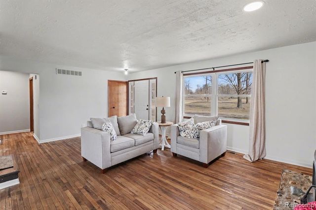 4837 Mack Road, Howell, MI 48855