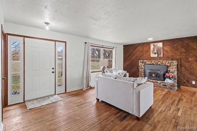 4837 Mack Road, Howell, MI 48855