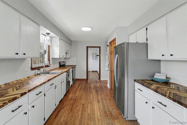 4837 Mack Road, Howell, MI 48855