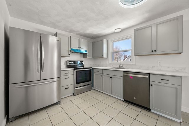 15 Crescent St D, Lawrence, MA 01841