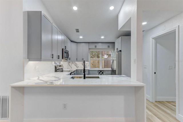 7711 LAKESIDE WOODS DRIVE, Orlando, FL 32810