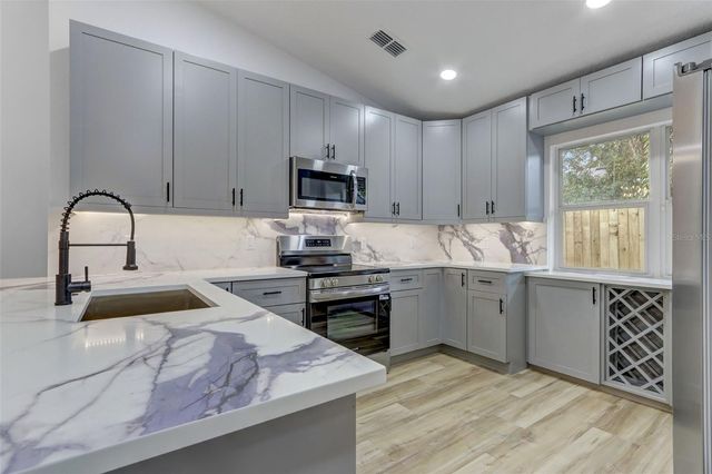 7711 LAKESIDE WOODS DRIVE, Orlando, FL 32810