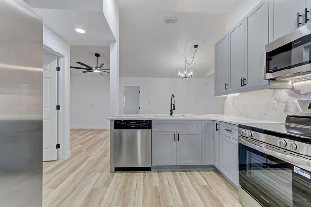 7711 LAKESIDE WOODS DRIVE, Orlando, FL 32810