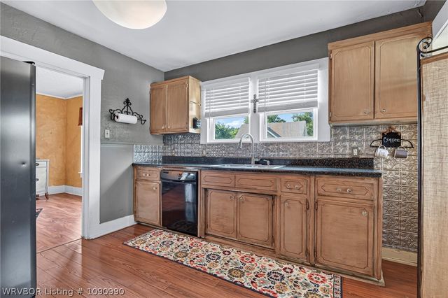 422 N 15th Street, Van Buren, AR 72956