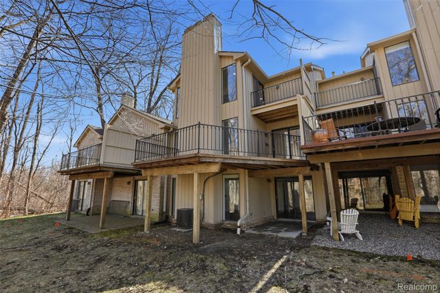 1135 Ivyglen Circle, Bloomfield Hills, MI 48304