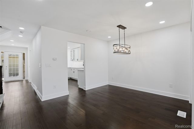 1135 Ivyglen Circle, Bloomfield Hills, MI 48304