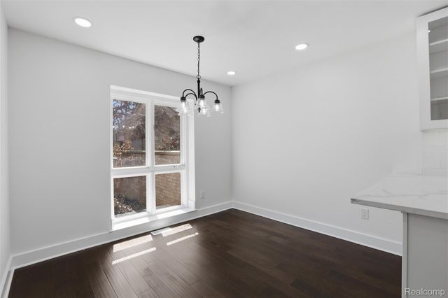 1135 Ivyglen Circle, Bloomfield Hills, MI 48304