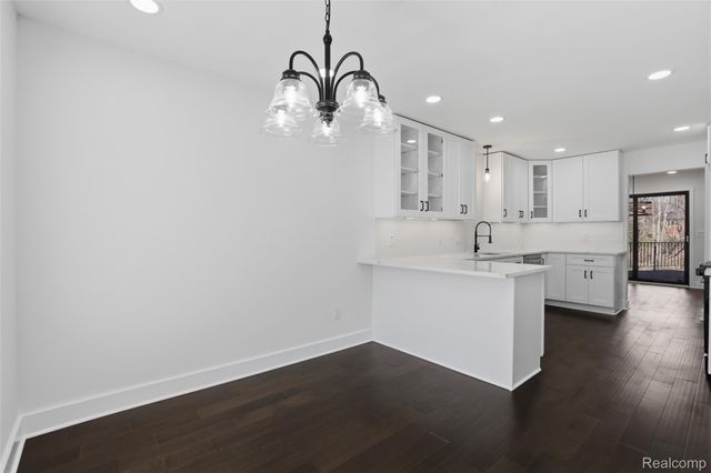 1135 Ivyglen Circle, Bloomfield Hills, MI 48304