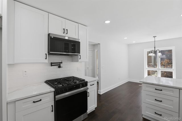 1135 Ivyglen Circle, Bloomfield Hills, MI 48304