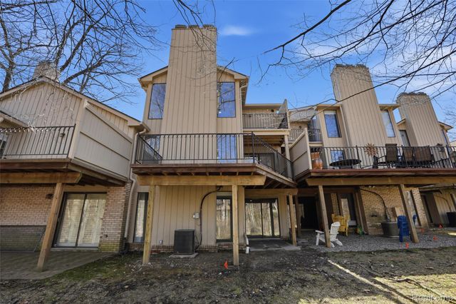 1135 Ivyglen Circle, Bloomfield Hills, MI 48304