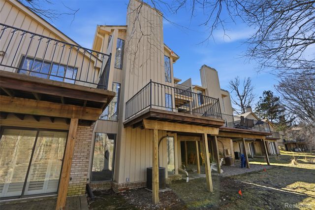 1135 Ivyglen Circle, Bloomfield Hills, MI 48304