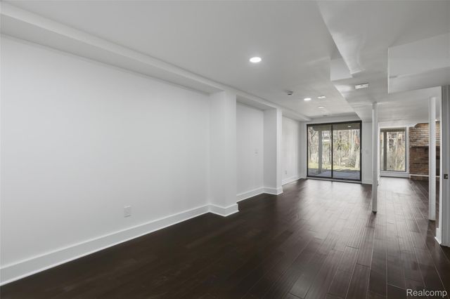 1135 Ivyglen Circle, Bloomfield Hills, MI 48304