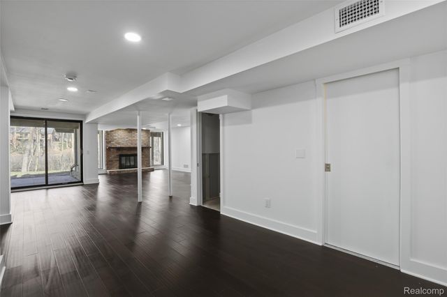 1135 Ivyglen Circle, Bloomfield Hills, MI 48304