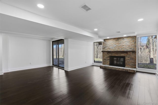 1135 Ivyglen Circle, Bloomfield Hills, MI 48304