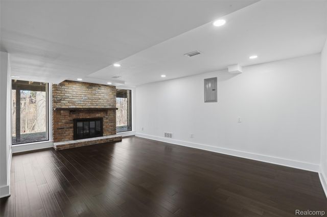 1135 Ivyglen Circle, Bloomfield Hills, MI 48304