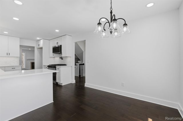 1135 Ivyglen Circle, Bloomfield Hills, MI 48304