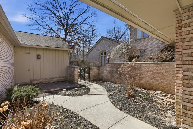 1135 Ivyglen Circle, Bloomfield Hills, MI 48304