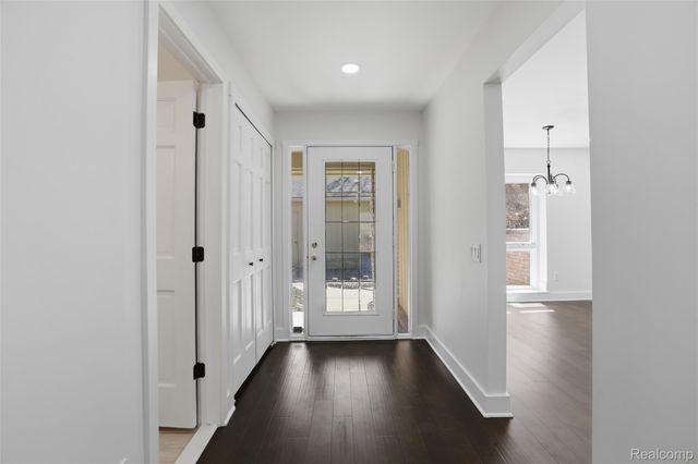 1135 Ivyglen Circle, Bloomfield Hills, MI 48304