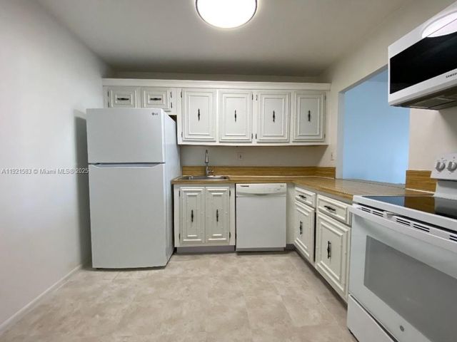 800 Parkview Dr 726, Hallandale Beach, FL 33009