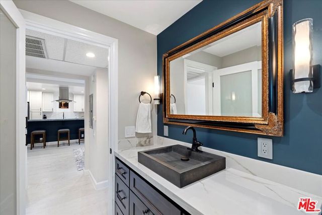 622 S Barrington Avenue 206, Los Angeles, CA 90049