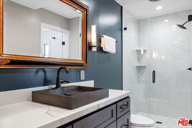 622 S Barrington Avenue 206, Los Angeles, CA 90049