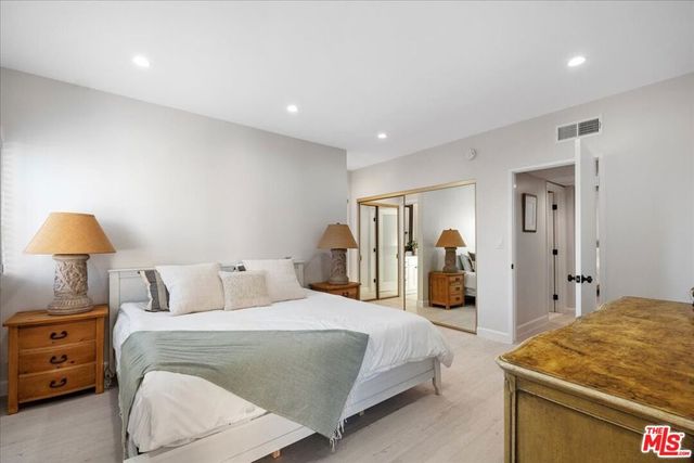 622 S Barrington Avenue 206, Los Angeles, CA 90049